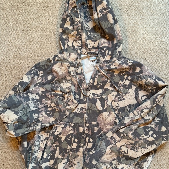 Zara Other - Zara Men’s Large Camouflage Hooded Jacket - Gray and Cream